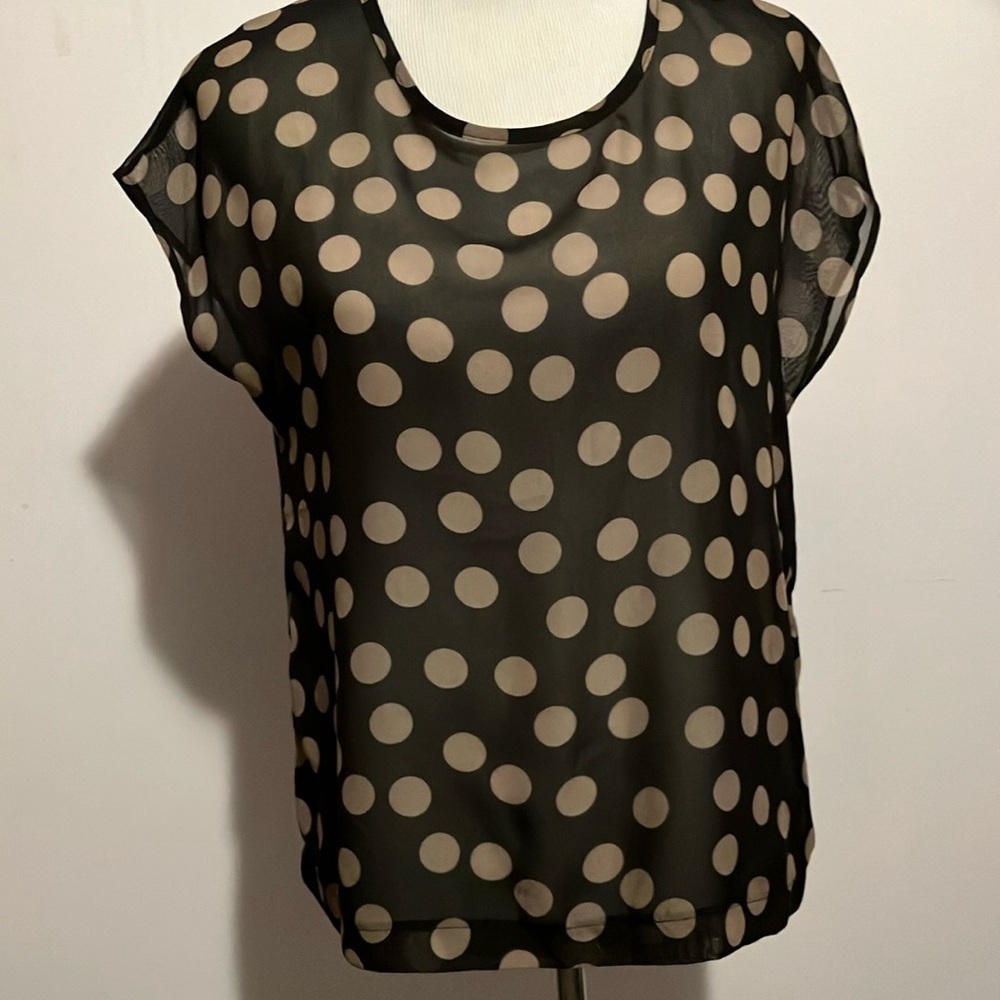 Womenβs Top, M, Black with Taupe Polka Dots, Capped Sleeves, by Annalee + Hope
